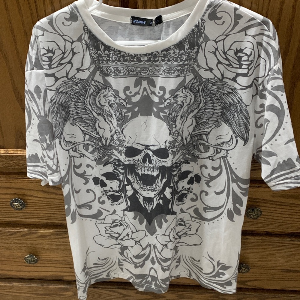 ROMWE White and Gray Skull Graphic Tee